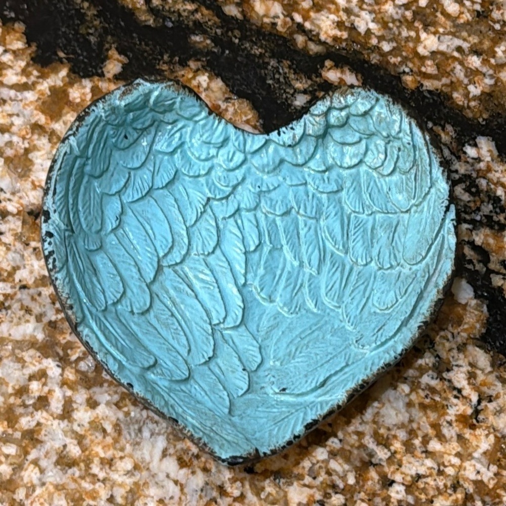 New Metal Angel Wing Heart‎ shape ring holder in turquoise